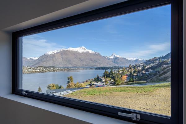 010 Open2view ID429937 The Tiers